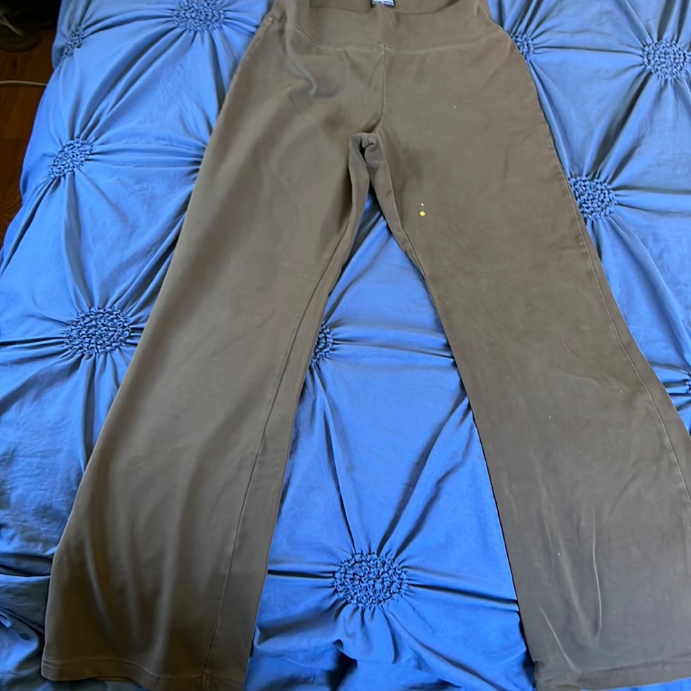 Patagonia women’s small Brown yoga pant, minor bleach stain on upper left thigh